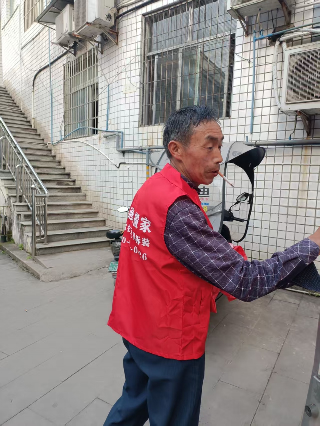 专业搬家-搬运工人-牛通达搬家